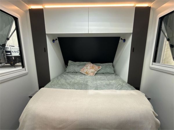 2025 On The Move Caravans Storm 7.2 Caravan image