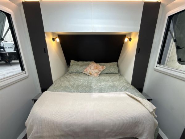 2025 On The Move Caravans Storm 7.2 Caravan image