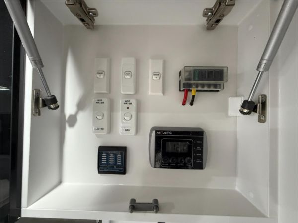 2025 On The Move Caravans Traxx Tourer 20'6 Wide Bunks Caravan image