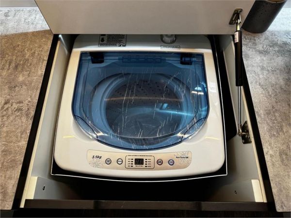 2025 On The Move Caravans Storm 5.5 Caravan image