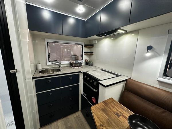 2025 Van Cruiser Caravans X Rogue 17'10 Caravan image