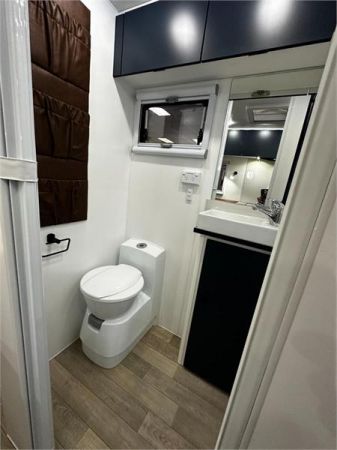 2025 Van Cruiser Caravans X Rogue 17'10 Caravan image