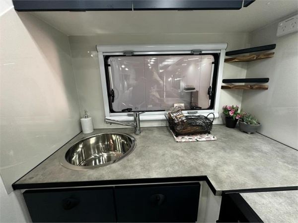 2025 Van Cruiser Caravans X Rogue 17'10 Caravan image