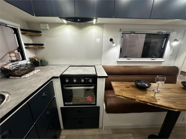 2025 Van Cruiser Caravans X Rogue 17'10 Caravan image