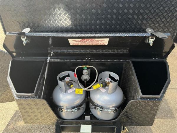 2025 On The Move Caravans Traxx Off-Road 17' Centre Door Caravan image