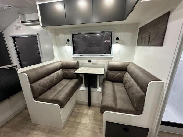 2025 Van Cruiser Caravans X MACHINE HTO Caravan image