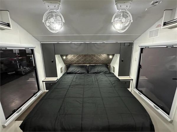 2025 Van Cruiser Caravans X MACHINE HTO Caravan image