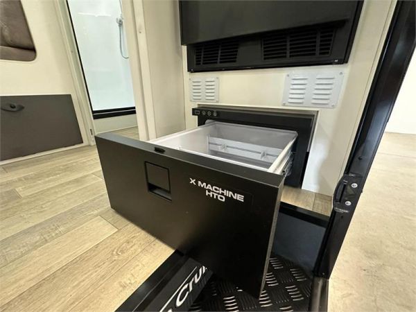 2025 Van Cruiser Caravans X MACHINE HTO Caravan image