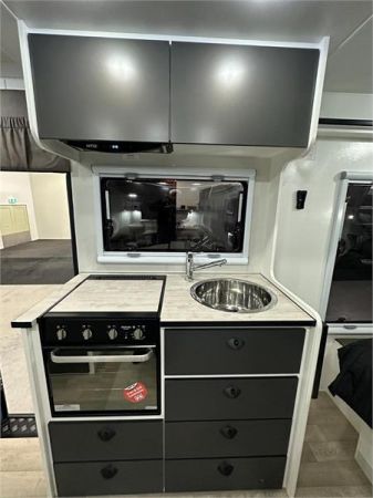 2025 Van Cruiser Caravans X MACHINE HTO Caravan image