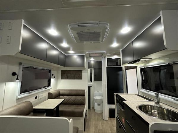 2025 Van Cruiser Caravans X MACHINE HTO Caravan image