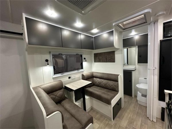 2025 Van Cruiser Caravans X MACHINE HTO Caravan image