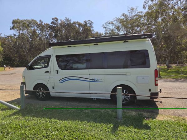 2015 Toyota Hiace Commuter Campervan image