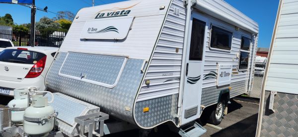2009 La Vista Caravan image