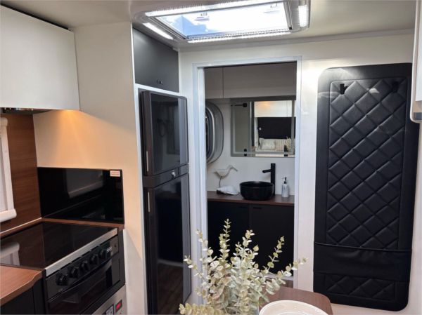 2025 On The Move Caravans Adventure 5.5 Caravan image