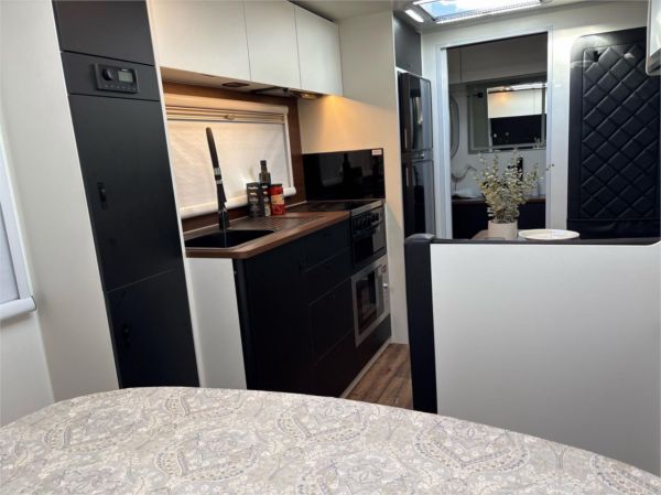 2025 On The Move Caravans Adventure 5.5 Caravan image