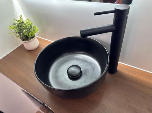 2025 On The Move Caravans Grenade 6.3 Black Edition Caravan image