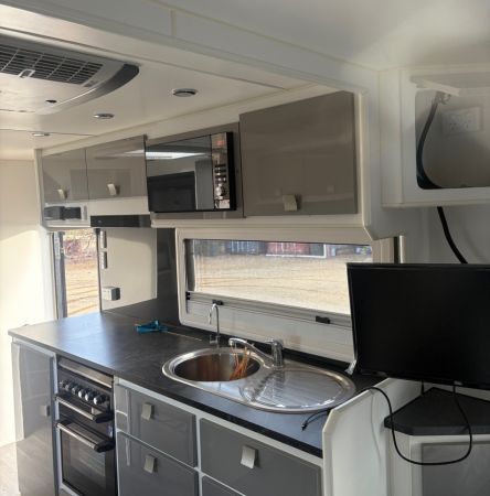 2018 Masterpiece Optimum Extreme Offroad Off Road Caravan image