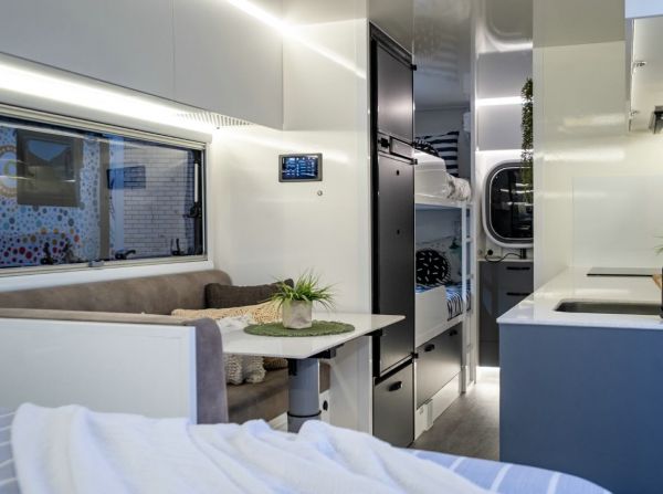 2025 Vision RV Elysium 21'6 F/2 Caravan MY25.1 image