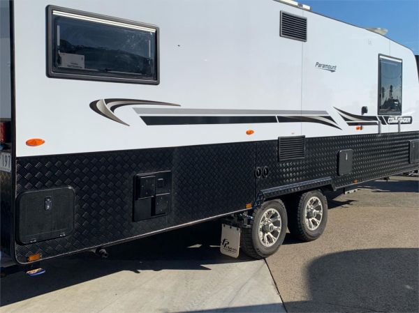 2021 PARAMOUNT Commander 22'8 Caravan image
