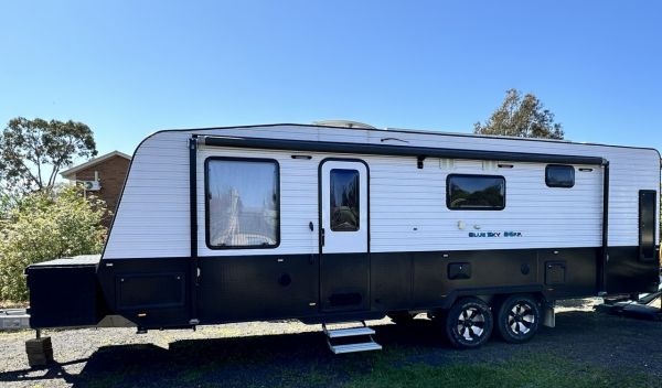 2019 Blue Sky GRANDE Caravan image