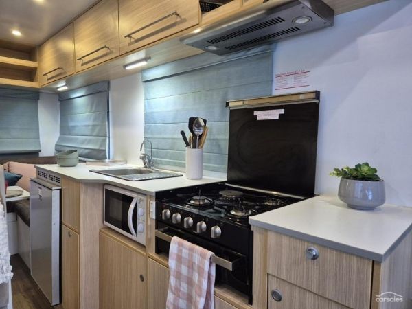 2020 Kea River M721 6 Berth image