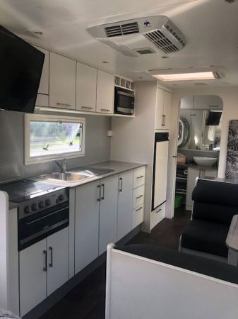 2014 New Age Manta Ray Mr19E Caravan image