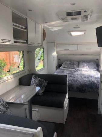 2014 New Age Manta Ray Mr19E Caravan image