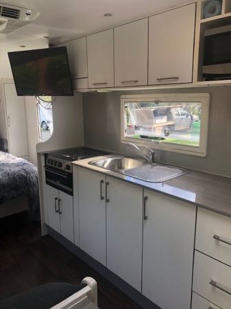 2014 New Age Manta Ray Mr19E Caravan image