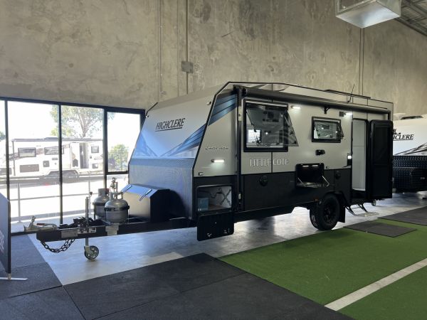 2025 Highclere Caravans Dynasty L.E Little Cote Caravan image