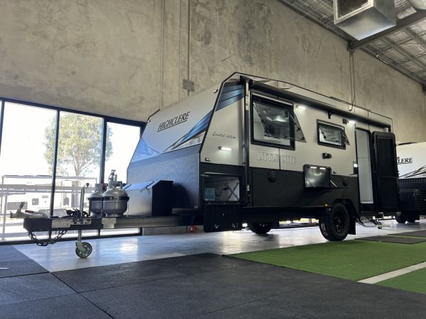 2025 Highclere Caravans Dynasty L.E Little Cote Caravan image