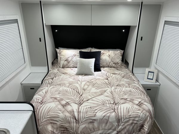 2025 Highclere Caravans Dynasty L.E Little Cote Caravan image