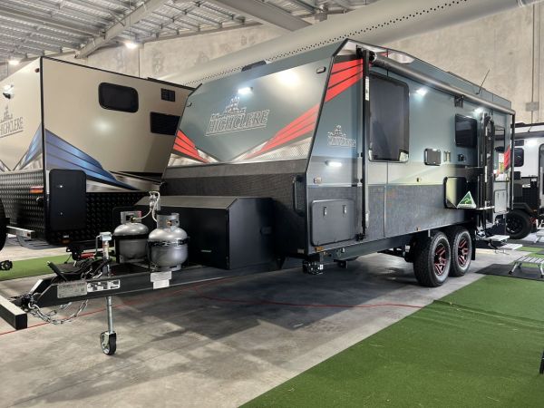 2025 Highclere Caravans Carnarvon Compact Club Caravan image