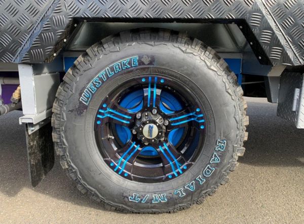 2020 Highline ENFORCER Caravan 17' 6'' Semi-off Road $64,500 image