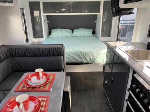 2020 Highline ENFORCER Caravan 17' 6'' Semi-off Road $64,500 image