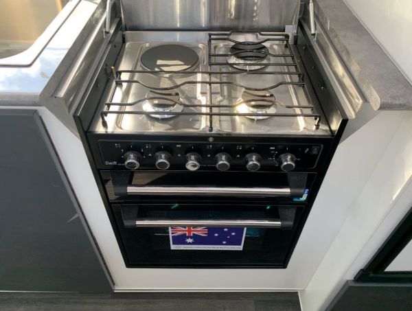 2020 Highline ENFORCER Caravan 17' 6'' Semi-off Road $64,500 image