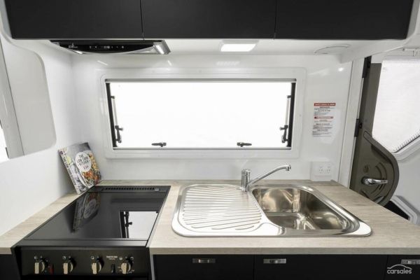 2023 Windsor Simpson image