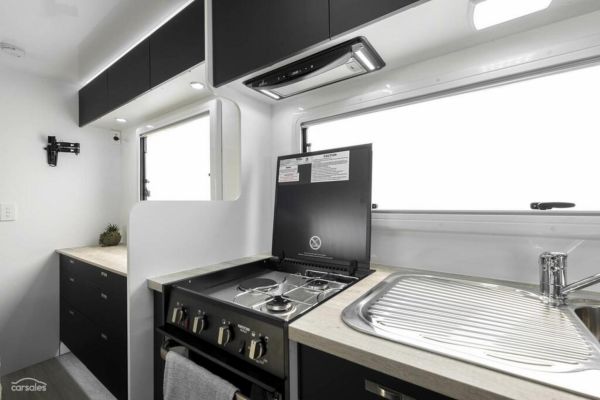 2023 Windsor Simpson image