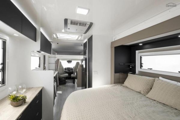 2023 Windsor Simpson image