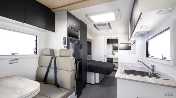 2023 Windsor Simpson image