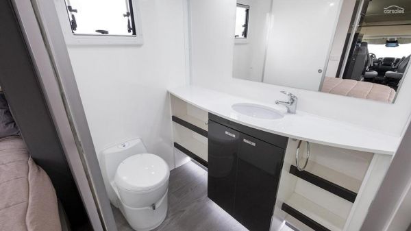 2023 Windsor Simpson image