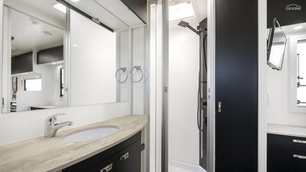 2023 Windsor Simpson image