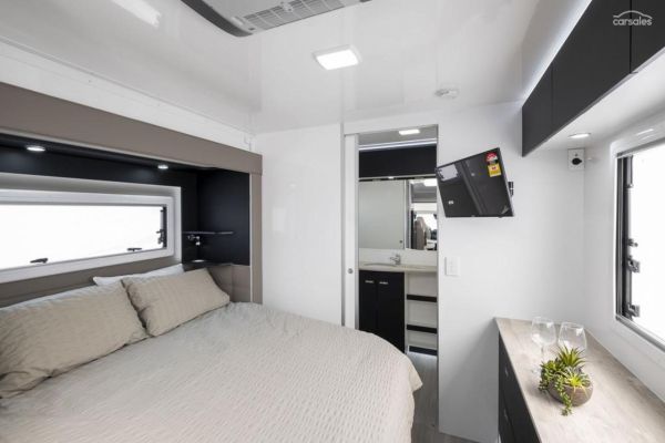 2023 Windsor Simpson image