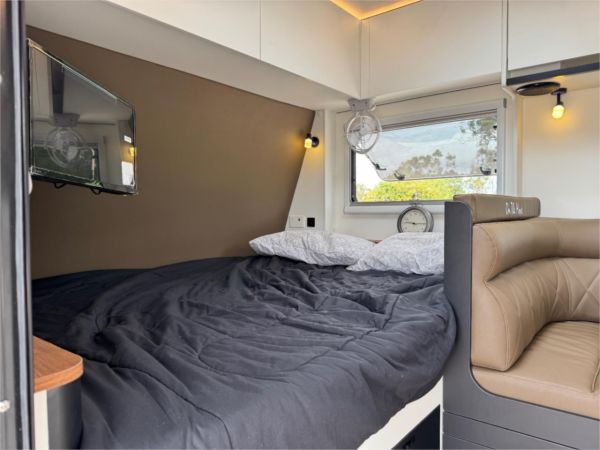 2025 On The Move Caravans Adventure 5.7F Black Edition Other image