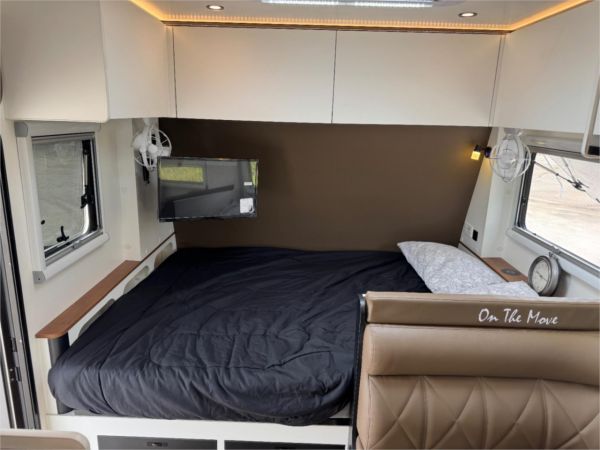 2025 On The Move Caravans Adventure 5.7F Black Edition Other image