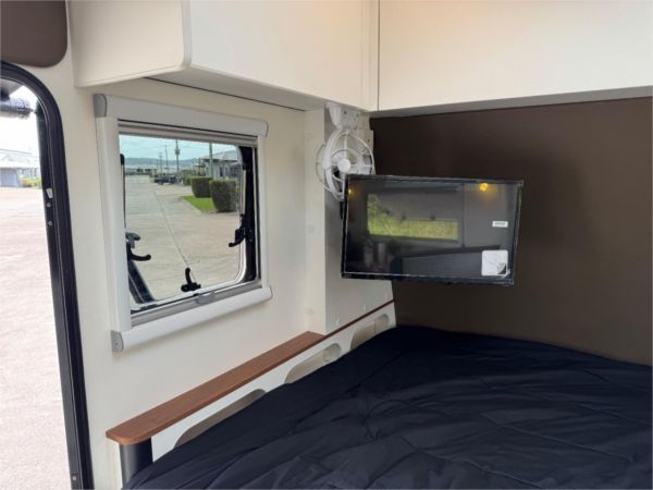 2025 On The Move Caravans Adventure 5.7F Black Edition Other image