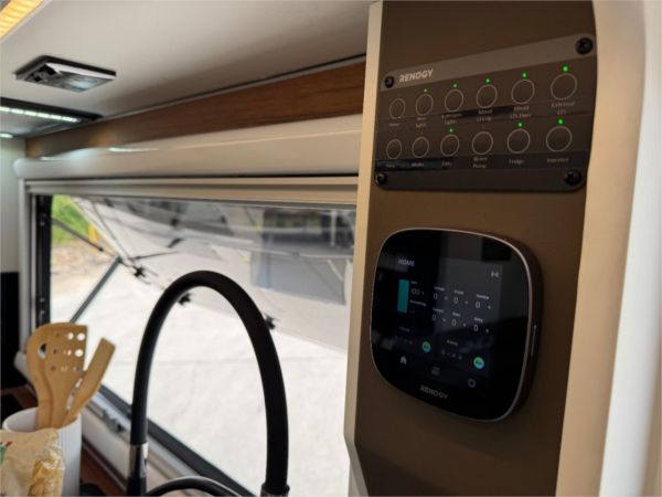 2025 On The Move Caravans Adventure 5.7F Black Edition Other image