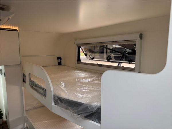 2025 On The Move Caravans Adventure 5.7F Black Edition Other image