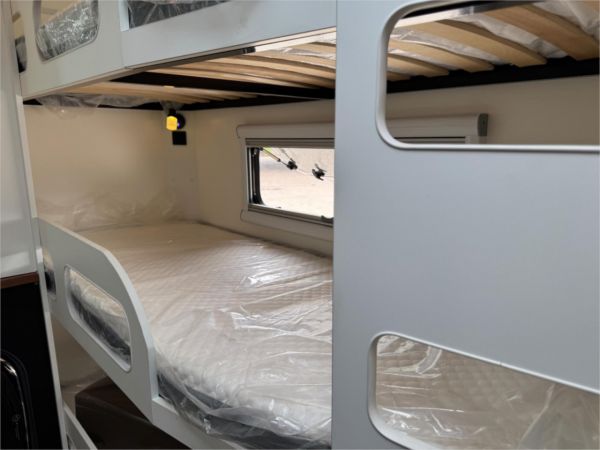 2025 On The Move Caravans Adventure 5.7F Black Edition Other image