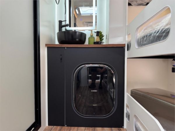 2025 On The Move Caravans Adventure 5.7F Black Edition Other image