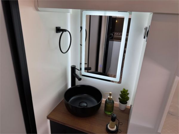 2025 On The Move Caravans Adventure 5.7F Black Edition Other image